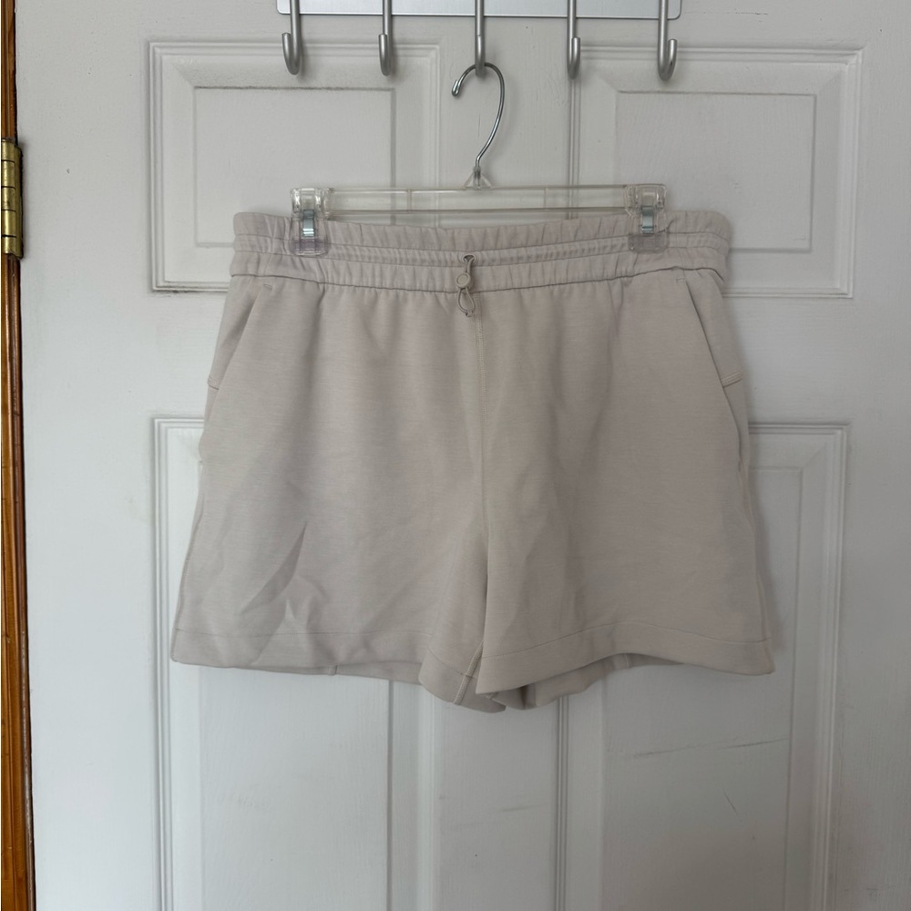 Lululemon Softstreme HR Short 4” White Opal Shorts